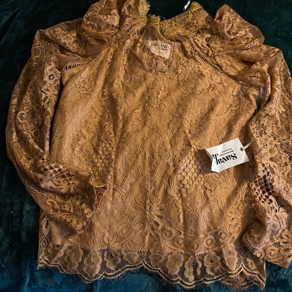 Very beautiful blouse that has never been worn, would be perfect for date night
